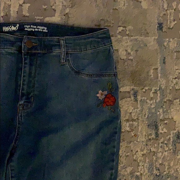 SOLD - Picture 4 of 7